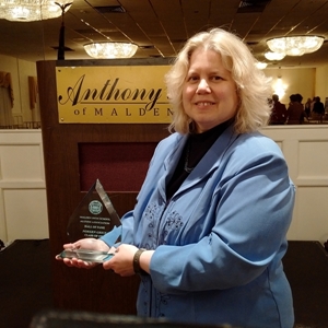 Noreen receiving Alumni Award